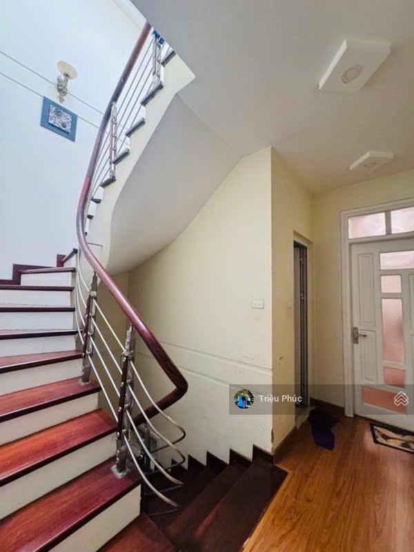 Chính chủ cần bán nhà nguyễn khang cầu giấy  45m2x5 tầng  mặt ngõ kinh doanh rộng 3m giá 288tr/m