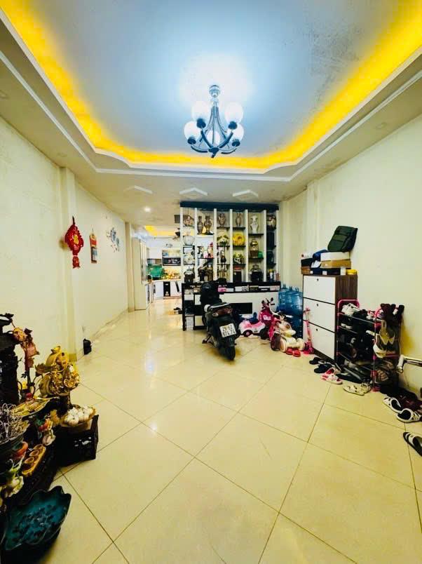 Chính chủ cần bán nhà nguyễn khang cầu giấy  45m2x5 tầng  mặt ngõ kinh doanh rộng 3m giá 288tr/m