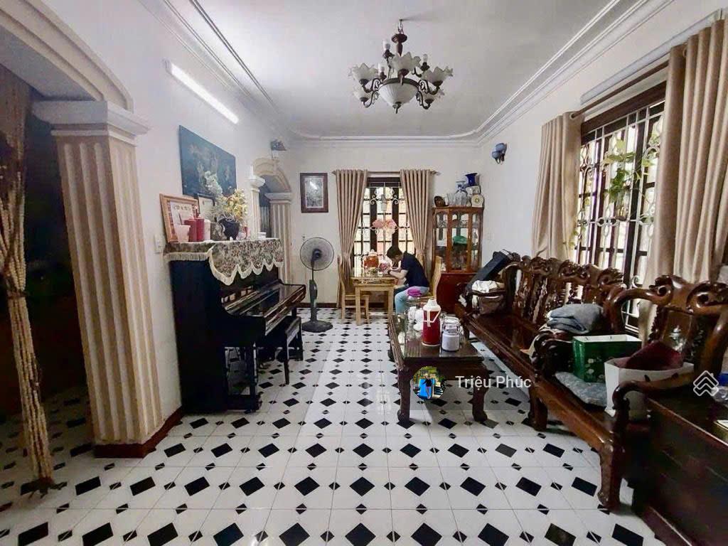 Hiếm  lô góc phân lô cầu giấy  mặt tiền quyền lực 6.2m x 59m2  ô tô 7 chỗ vào nhà  giá 23,5 tỷ