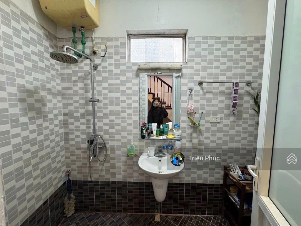 Nhà đẹp cầu giấy 49m2  mặt tiền 4m5  ngõ thông 3m, kinh doanh nhỏ  giá chỉ 13 tỷ có thương lượng