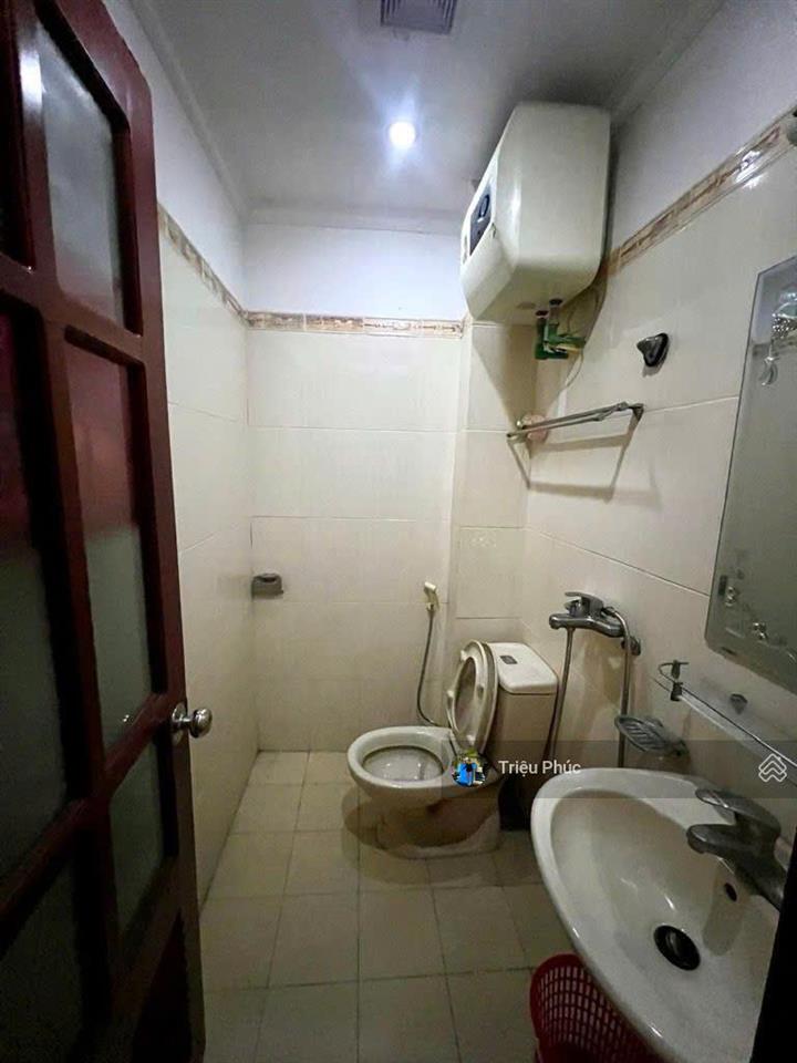 Hiếm  nhà 5 tầng quận cầu giấy sát phố  ngõ rộng  dân trí cao  giá chỉ 9.1 tỷ (có thương lượng)