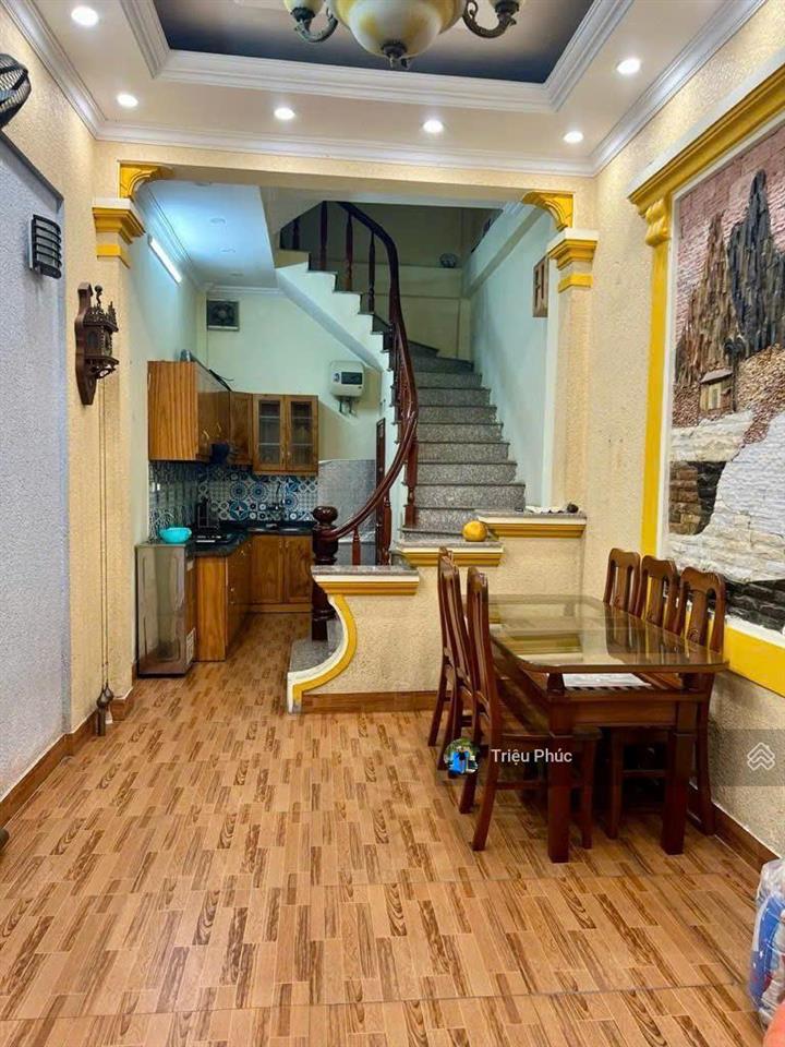 Hiếm  nhà 5 tầng quận cầu giấy sát phố  ngõ rộng  dân trí cao  giá chỉ 9.1 tỷ (có thương lượng)