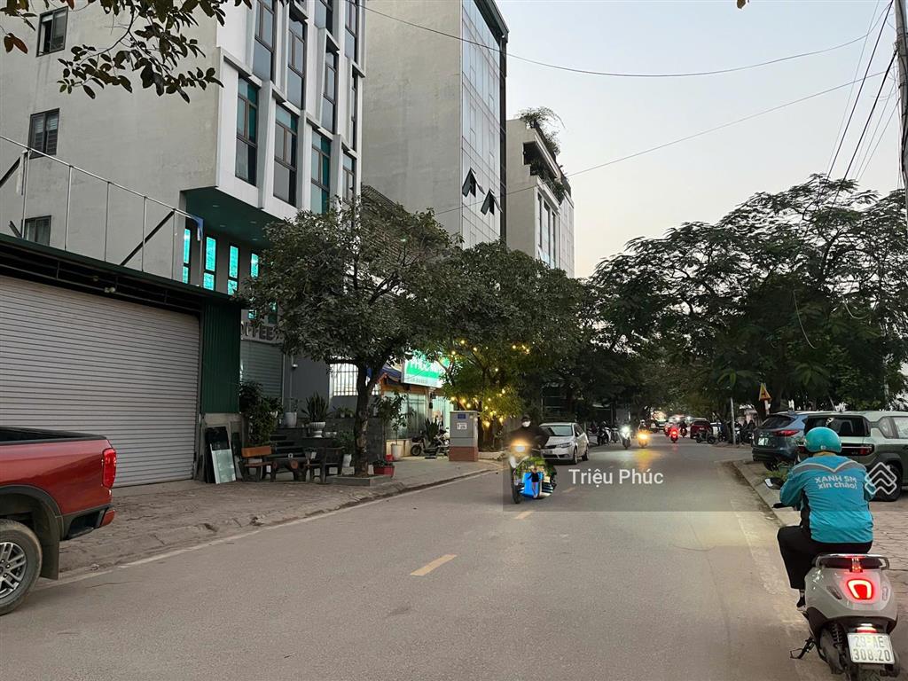 Bán tòa nhà mặt phố quận cầu giấy  250m2 x 9 tầng  mặt tiền 10m  doanh thu 3 tỷ/năm  giá 142 tỷ