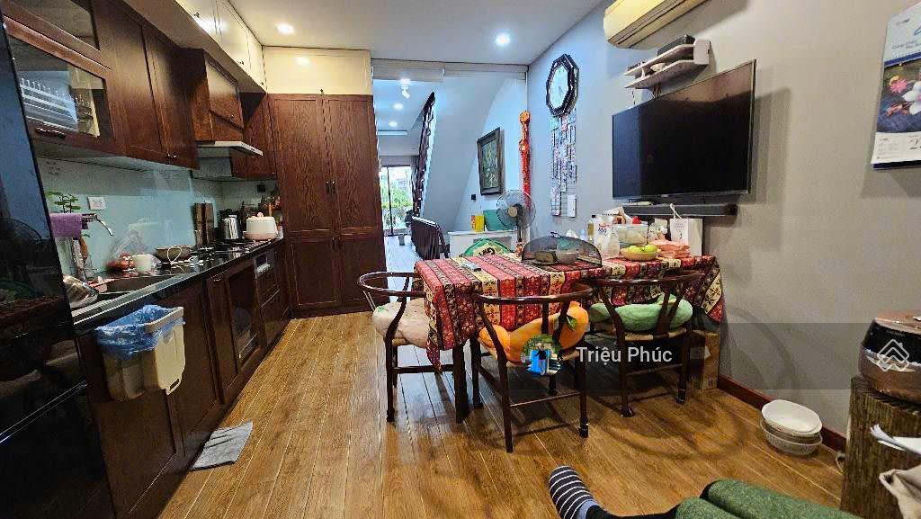Nhà đẹp nguyễn khánh toàn  diện tích 48m2  6 tầng chắc chắn  vài bước ra đường lớn  giá 14,8 tỷ