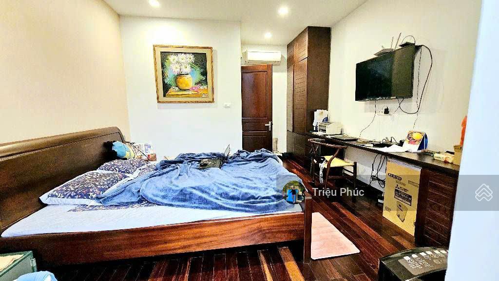 Nhà đẹp nguyễn khánh toàn  diện tích 48m2  6 tầng chắc chắn  vài bước ra đường lớn  giá 14,8 tỷ