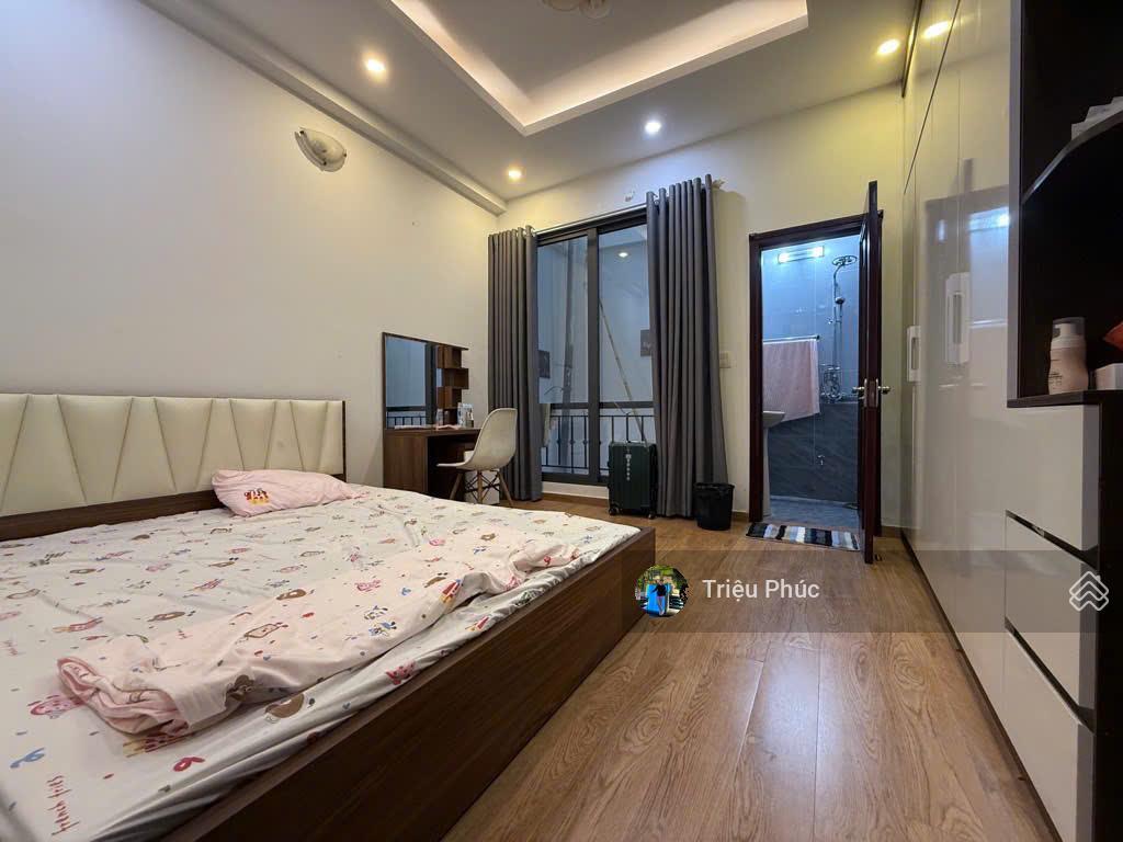 Bán nhà nguyễn khánh toàn 40m2 x 5 tầng  mặt ngõ thông rộng 3m  kinh doanh nhỏ  giá 12.8 tỷ tl