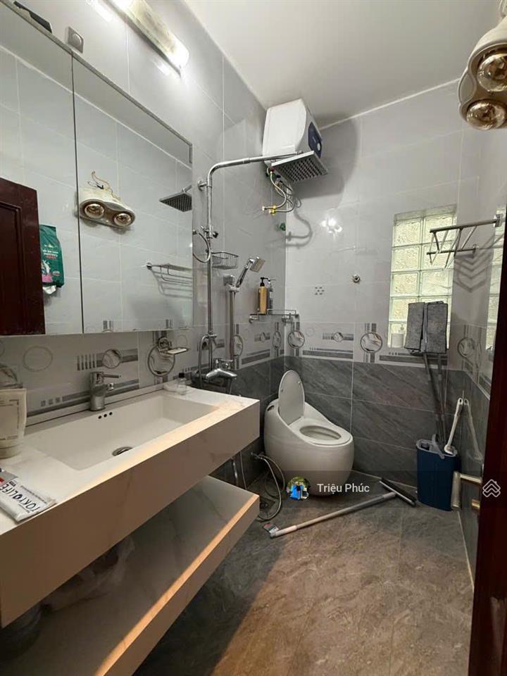 Bán nhà nguyễn khánh toàn 40m2 x 5 tầng  mặt ngõ thông rộng 3m  kinh doanh nhỏ  giá 12.8 tỷ tl