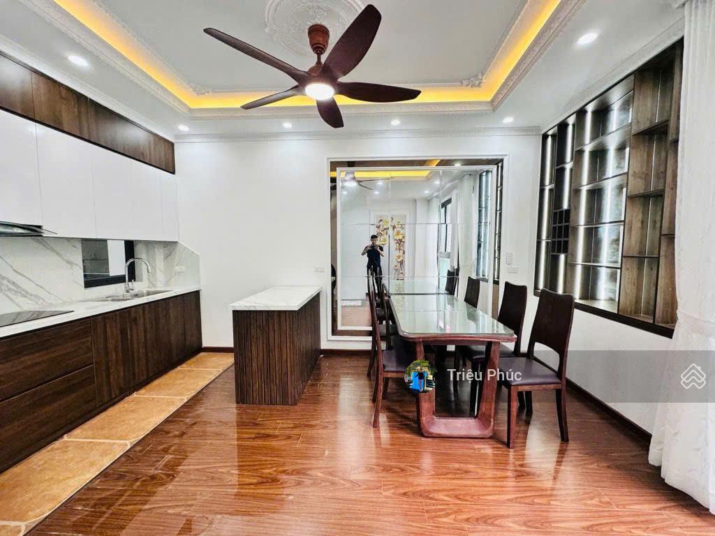 Bán nhà phân lô cầu giấy 35m2 x 5 tầng  ngõ rộng thoáng  50m ra đường ô tô  giá 9.5 tỷ
