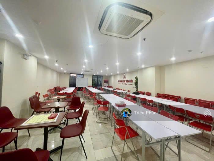Bán tòa nhà mặt phố nguyễn văn huyên  cầu giấy  200m2  xây mới 10 tầng  vỉa hè 8m  giá 179 tỷ