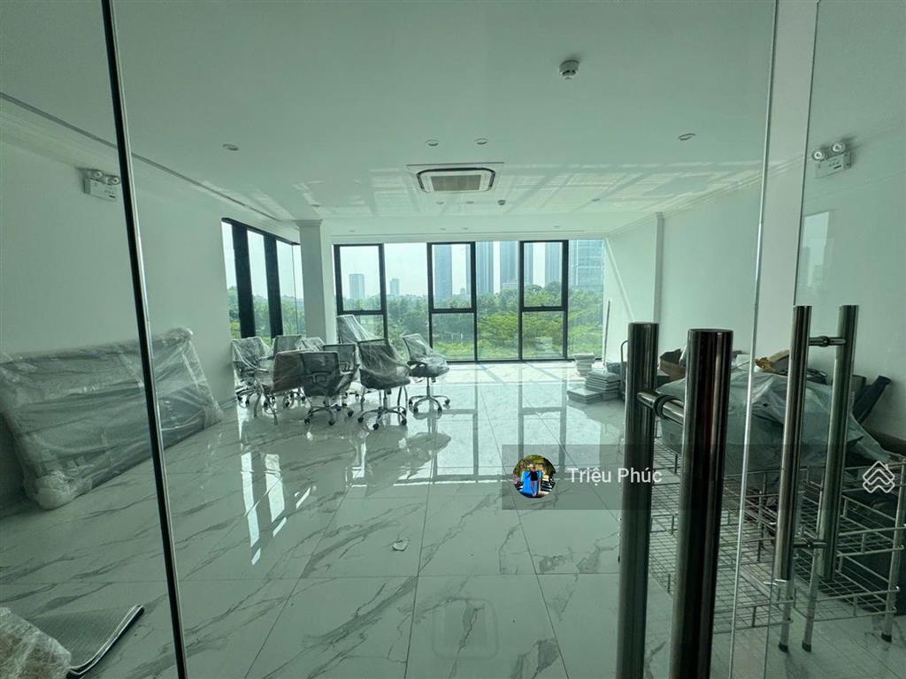 Hot  bán tòa nhà văn phòng mặt phố đường đôi quận cầu giấy  70m  8 tầng 1 hầm, mt 6m  giá 40 tỷ