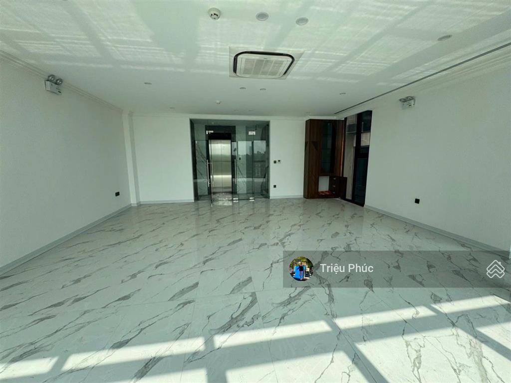 Hot  bán tòa nhà văn phòng mặt phố đường đôi quận cầu giấy  70m  8 tầng 1 hầm, mt 6m  giá 40 tỷ