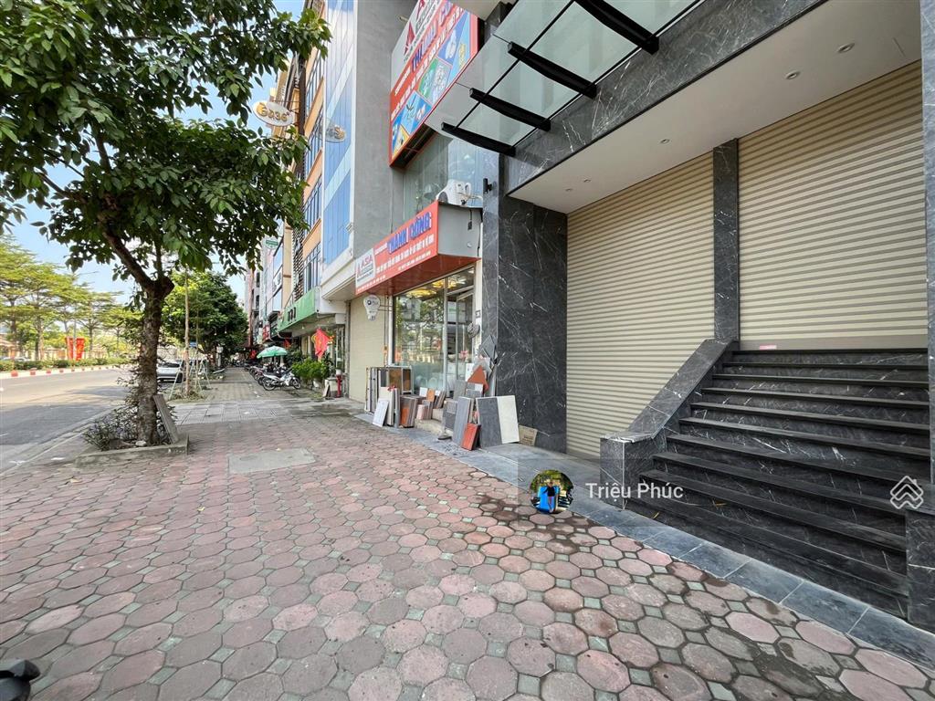 Hot  bán tòa nhà văn phòng mặt phố đường đôi quận cầu giấy  70m  8 tầng 1 hầm, mt 6m  giá 40 tỷ
