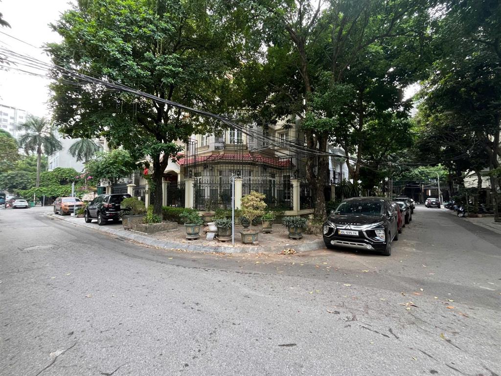 Hiếm  bán đất lô góc 2 mặt tiền trần thái tông  cầu giấy  250m  ô tô tránh dừng đỗ  giá 130 tỷ