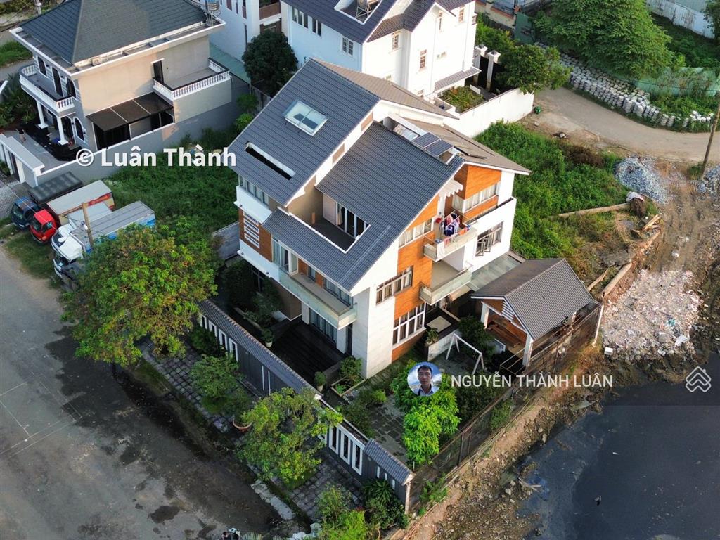 Biệt thự 356m  sử dụng 600m đất  gần kênh