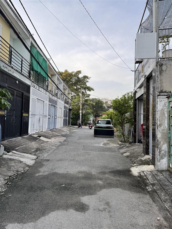Nhà nát 1562m  ngay chợ hóc môn  2x tỷ