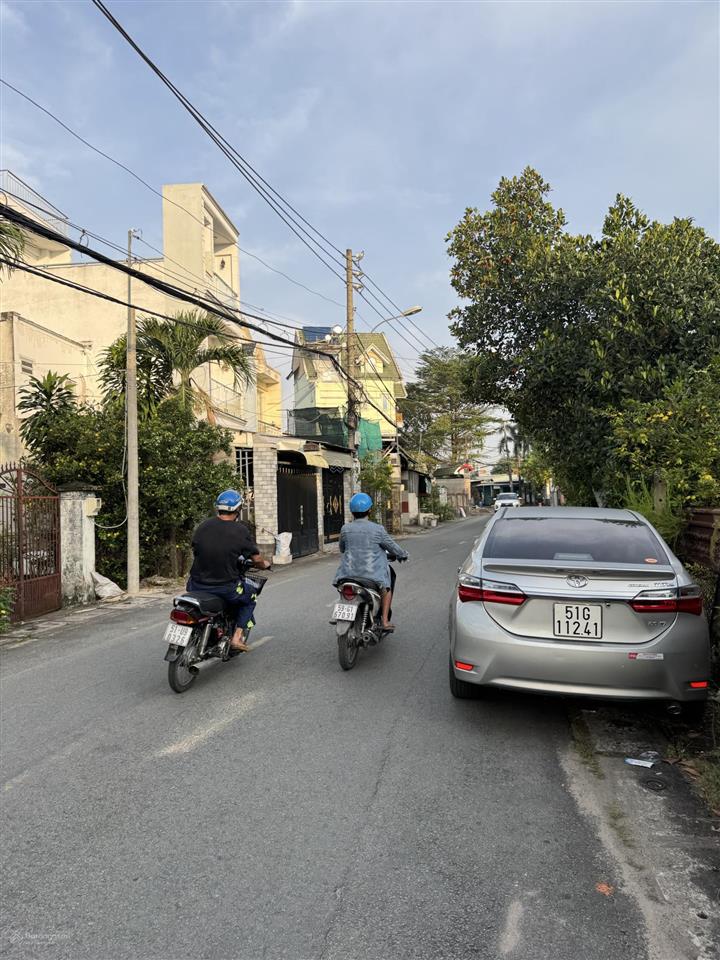 Nhà nát 1562m  ngay chợ hóc môn  2x tỷ