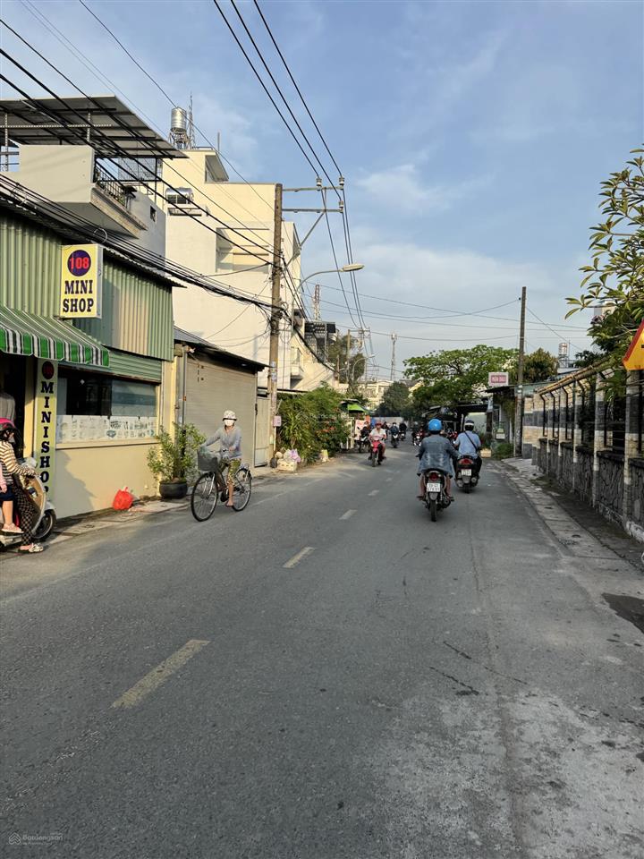 Nhà nát 1562m  ngay chợ hóc môn  2x tỷ