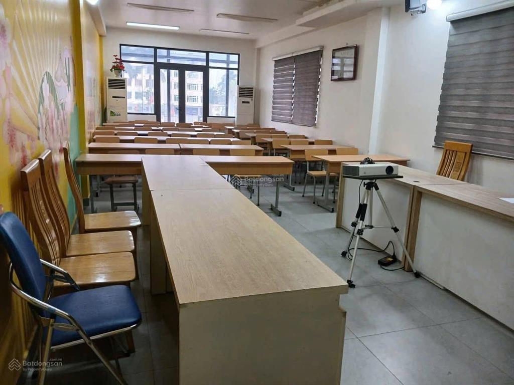 Cho thuê nhà 3 tầng mặt đường lê hồng phòng hải an