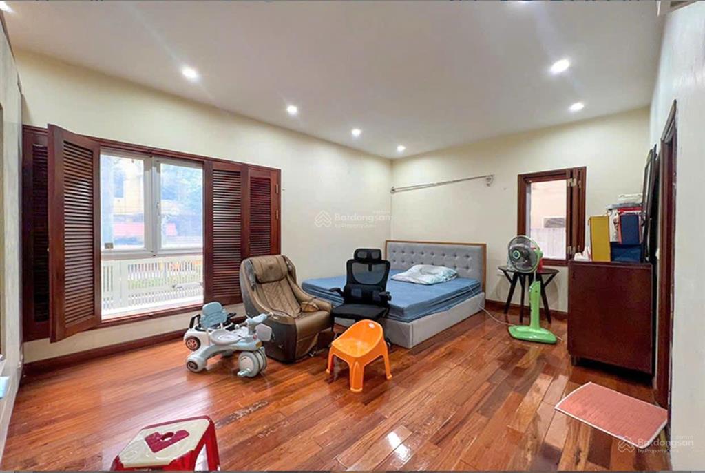 Bán gấp nhà dân xây phố xuân thủy 45m lô góc phân lô ôtô tránh kinh doanh 12tỷ