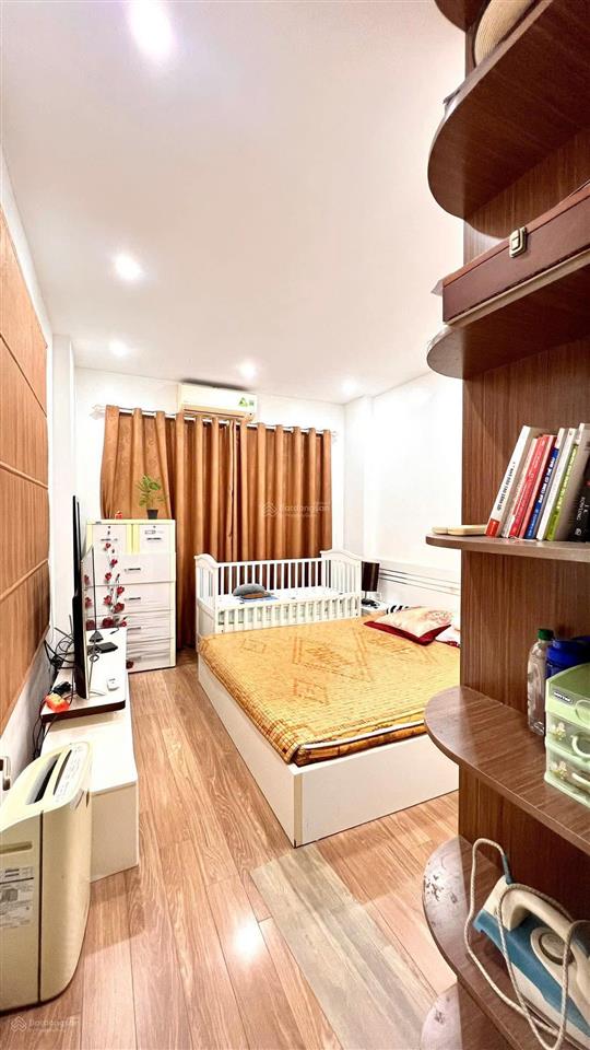 Chính chủ bán nhà phố xuân thủy 36m 6 tầng ngõ rộng thoáng nhỉnh 8 tỷ