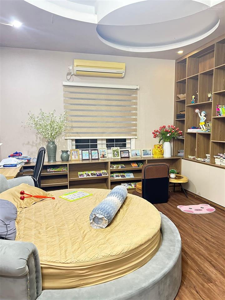 Bán gấp nhà nguyễn văn huyên sát công viên nghĩa đô pl  ôtô tránh kd  51m 15 tỷ