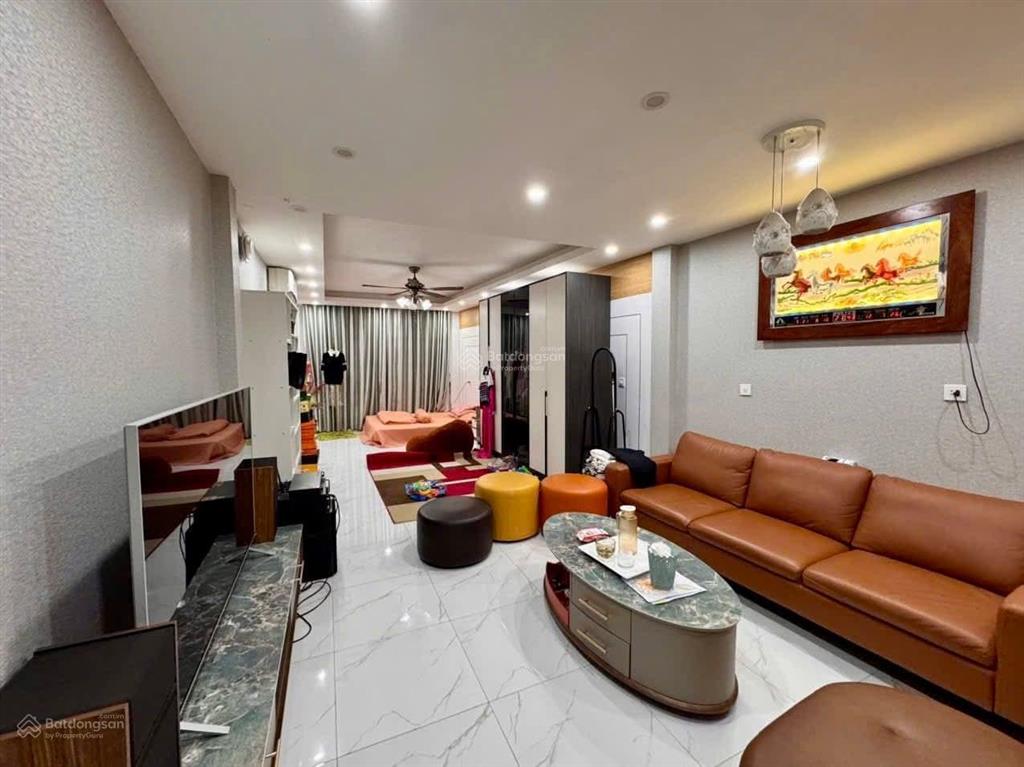 Bán nhà nguyễn văn huyên cạnh công viên nghĩa đô 36m 5 tầng sát phố kd 10 tỷ