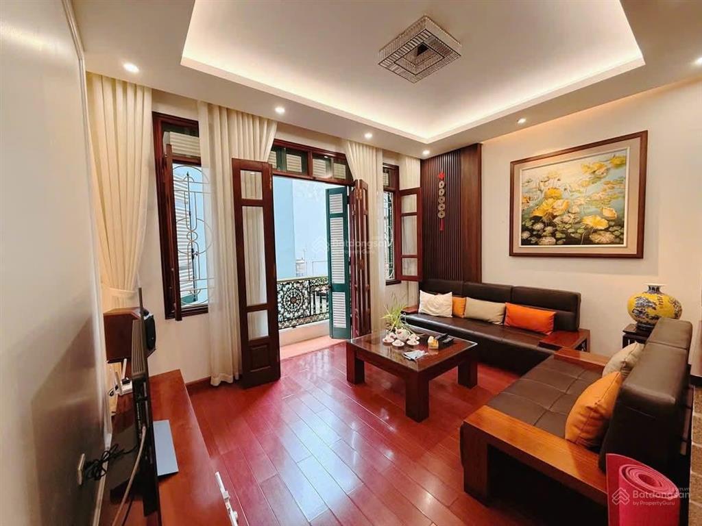 Bán gấp nhà nghĩa tân 33m phân lô ô tô tránh sát phố 10 tỷ