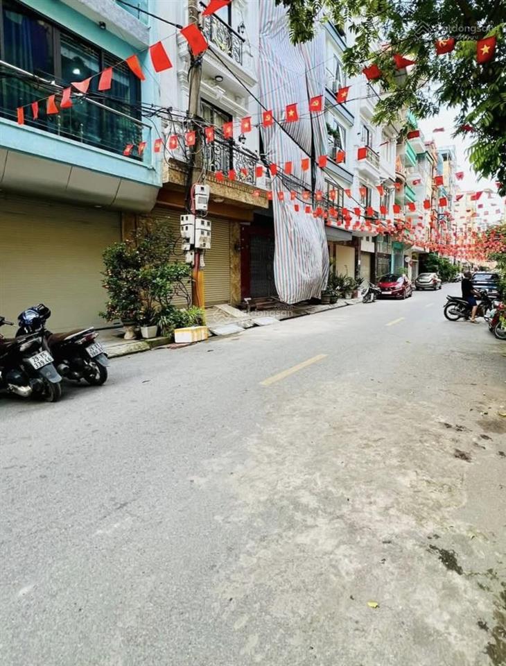 Bán gấp nhà nghĩa tân 33m phân lô ô tô tránh sát phố 10 tỷ