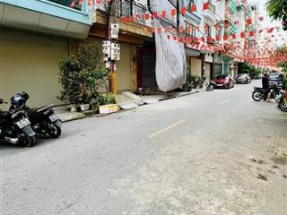 Bán gấp nhà nghĩa tân 33m phân lô ô tô tránh sát phố 10 tỷ