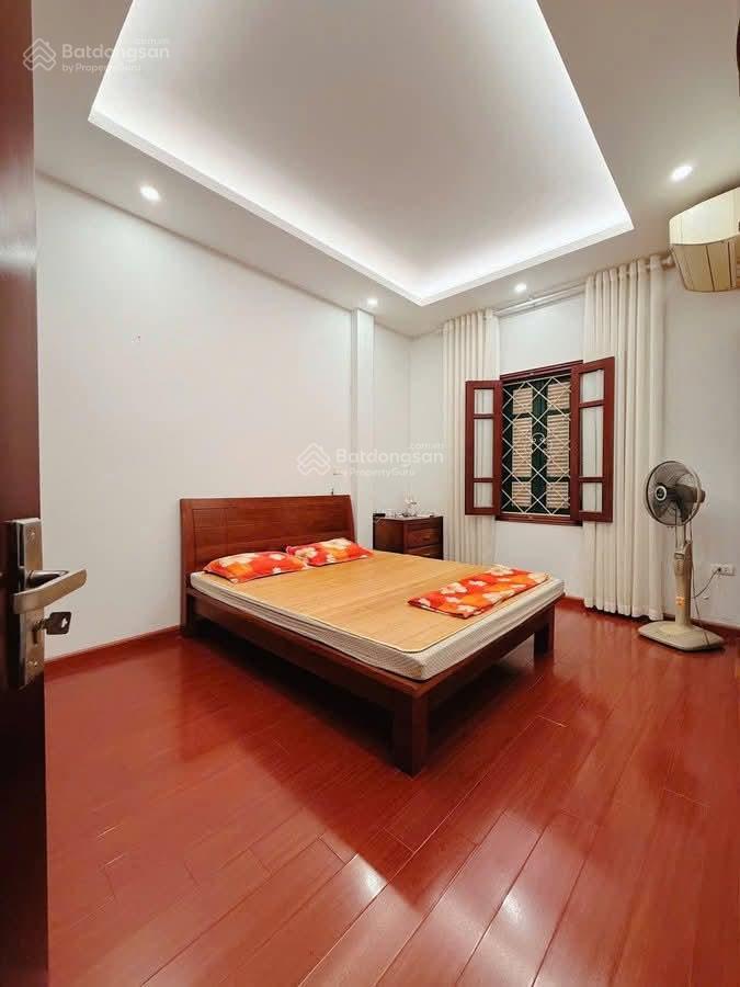 Bán gấp nhà nghĩa tân 33m phân lô ô tô tránh sát phố 10 tỷ