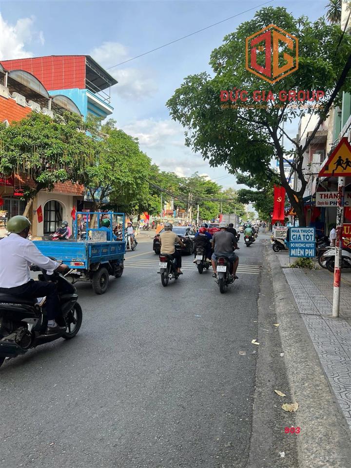 Nhà 1 trệt 1 lầu mặt tiền đường cmt8, diện tích 6x17=103m², giá 13,5 tỷ