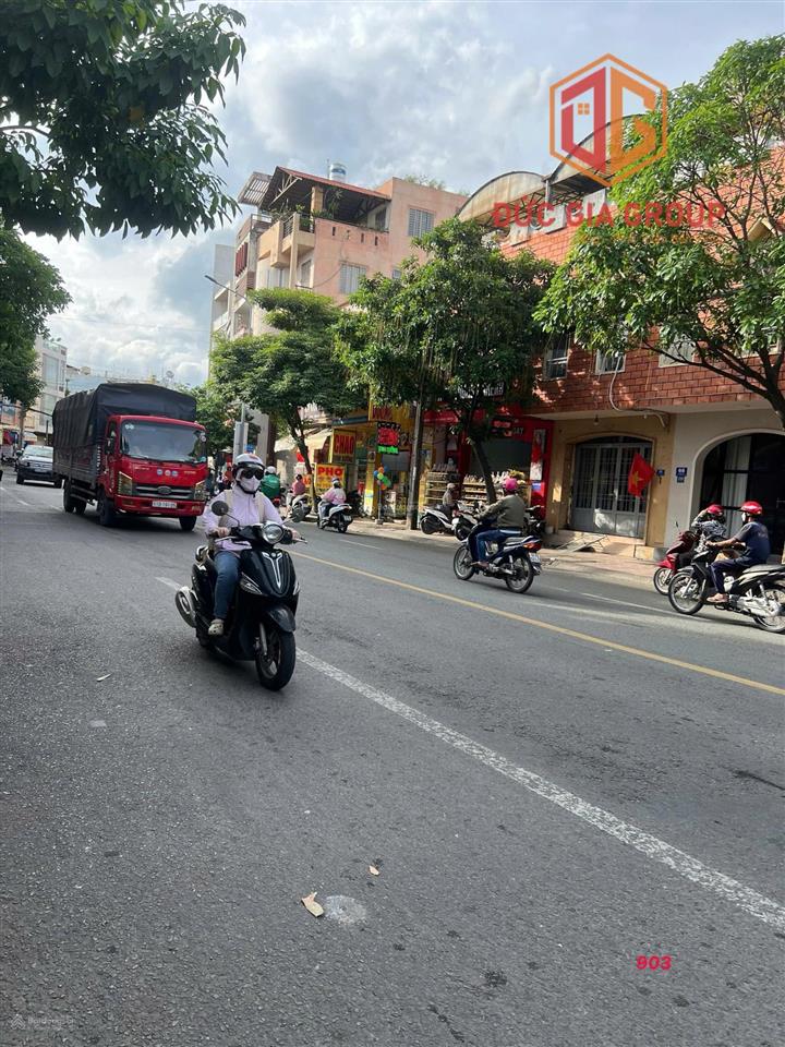 Nhà 1 trệt 1 lầu mặt tiền đường cmt8, diện tích 6x17=103m², giá 13,5 tỷ