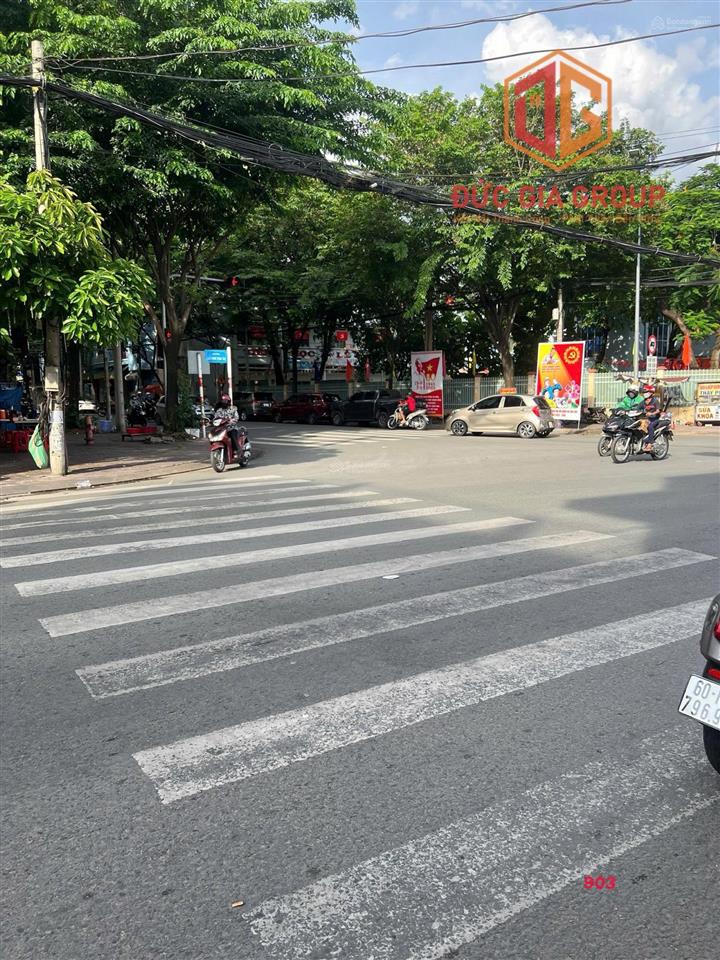 Nhà 1 trệt 1 lầu mặt tiền đường cmt8, diện tích 6x17=103m², giá 13,5 tỷ