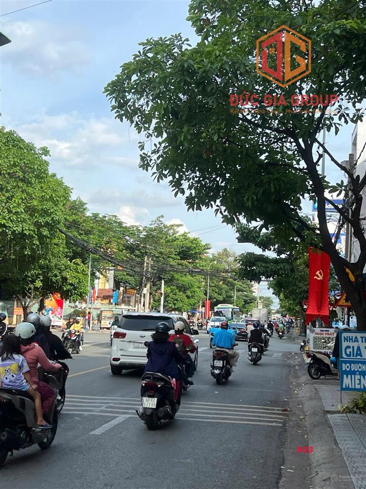 Nhà 1 trệt 1 lầu mặt tiền đường cmt8, diện tích 6x17=103m², giá 13,5 tỷ