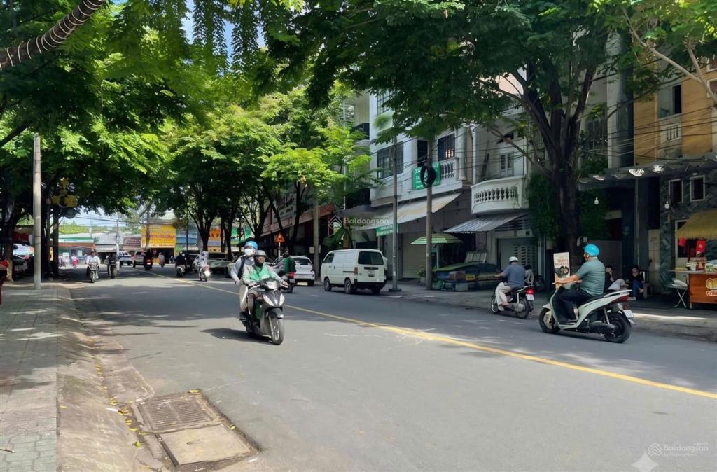 Gia đình cần bán đất trung tâm 2 mặt tiền trước sau  56m2  gần công viên biên hùng