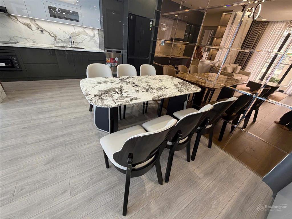 Bán 2pn view thành phố  vinhomes central park  full nội thất decor mới. dt 87,5m².  0397 383 ***