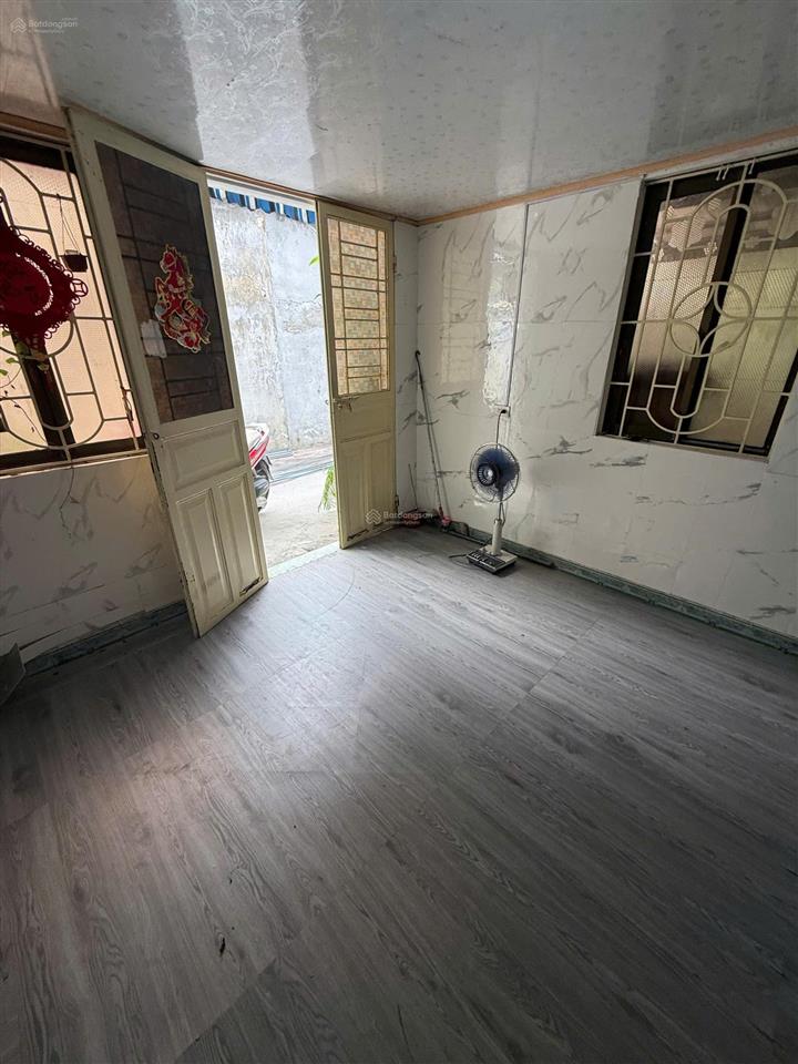 Chính chủ bán gấp nhà hơn 800tr 1 xíu, lô góc, nở hậu, cách mặt đường phương lưu 80m.  0368 001 ***