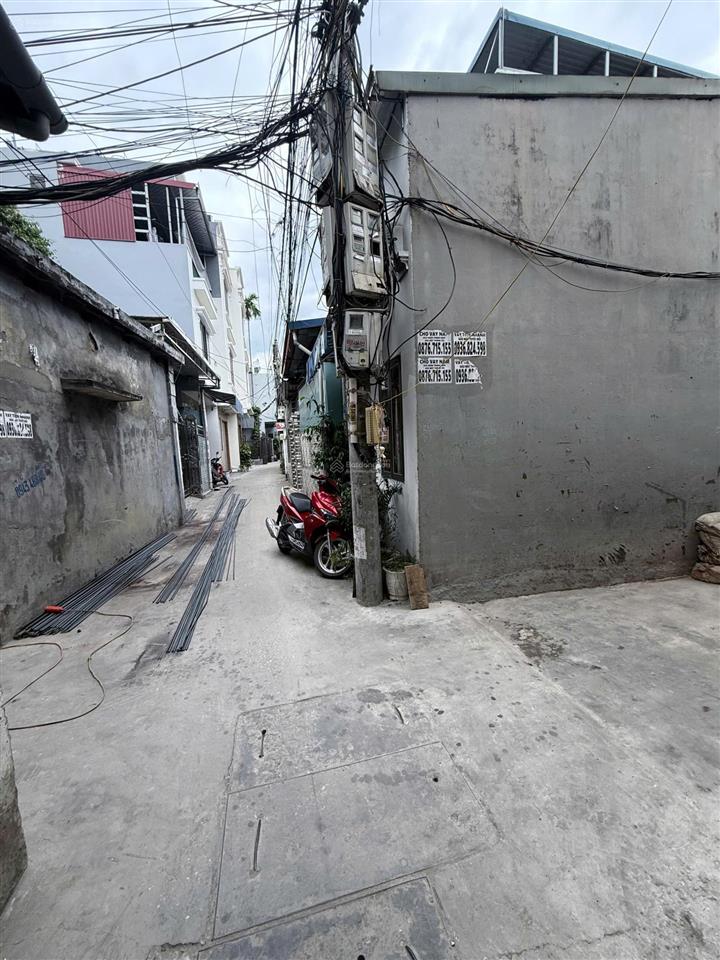 Chính chủ bán gấp nhà hơn 800tr 1 xíu, lô góc, nở hậu, cách mặt đường phương lưu 80m.  0368 001 ***