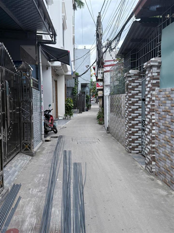 Chính chủ bán gấp nhà hơn 800tr 1 xíu, lô góc, nở hậu, cách mặt đường phương lưu 80m.  0368 001 ***
