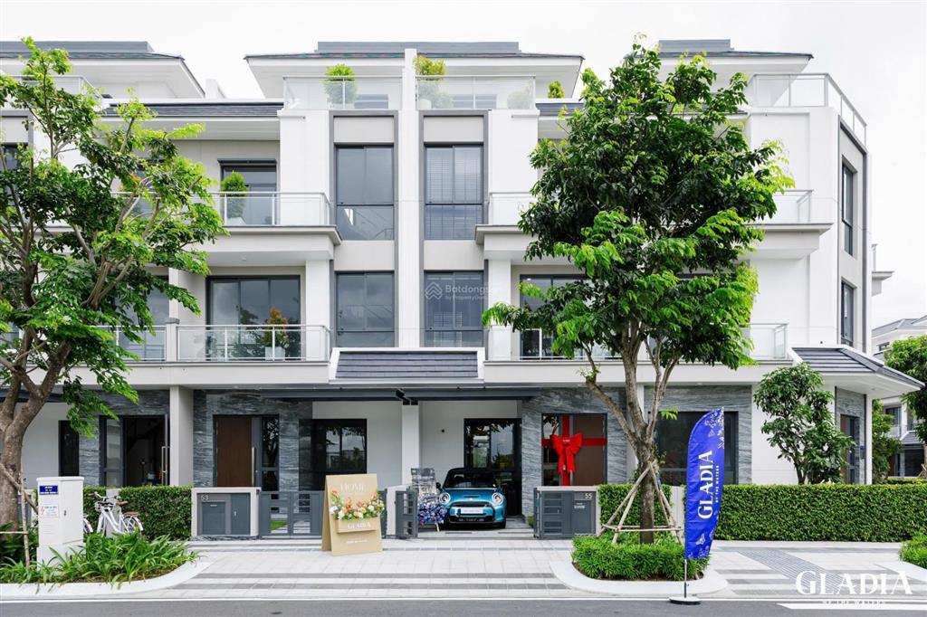 Gladia cắt lỗ 2,3 tỷ so với hđmb | nhà phố 102m² 4pn | chỉ 23 tỷ. xem nhà 24/7