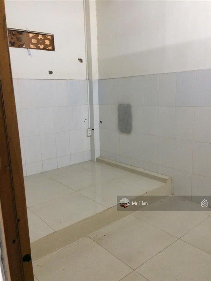 Cho thuê nhà đường xe tải, 1 sẹc hương lộ 2, có sẵn điện 3 pha tiện làm xưởng