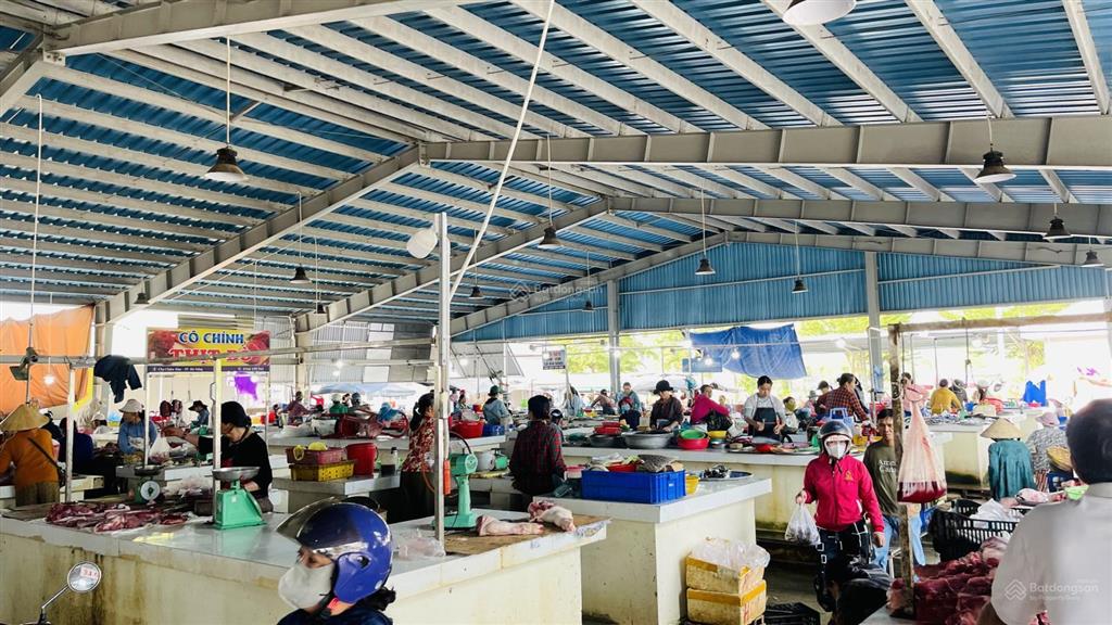 Lô đất mặt chợ chiên đàn 100m2  sẵn sổ công chứng (đối diện cổng chính)