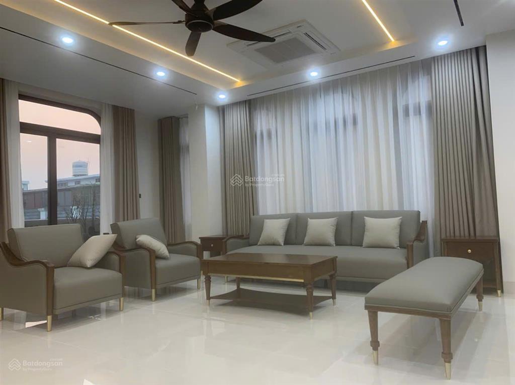 Cho thuê văn phòng 3 tầng nhà lô góc 100m2/sàn, nhà mới tinh, hoàn thiện full