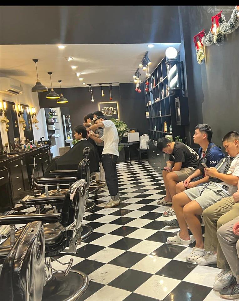Bán nhà hẻm 6m sát mặt tiền nguyễn trãi quận 1 đang có dòng tiền 30tr/th