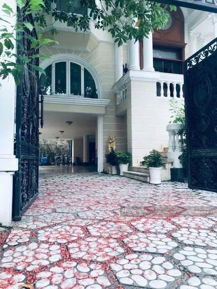 Cho thuê villa quận 2 320m2 6pn nội thất đầy đủ, vị trí thuận tiện,  xem nhà