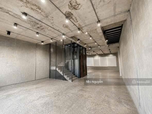 Cho thuê building sala 695m2 nội thất đầy đủ, vị trí thuận tiện,  xem nhà