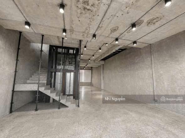 Cho thuê building sala 695m2 nội thất đầy đủ, vị trí thuận tiện,  xem nhà