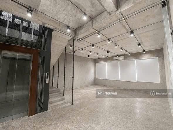 Cho thuê building sala 695m2 nội thất đầy đủ, vị trí thuận tiện,  xem nhà