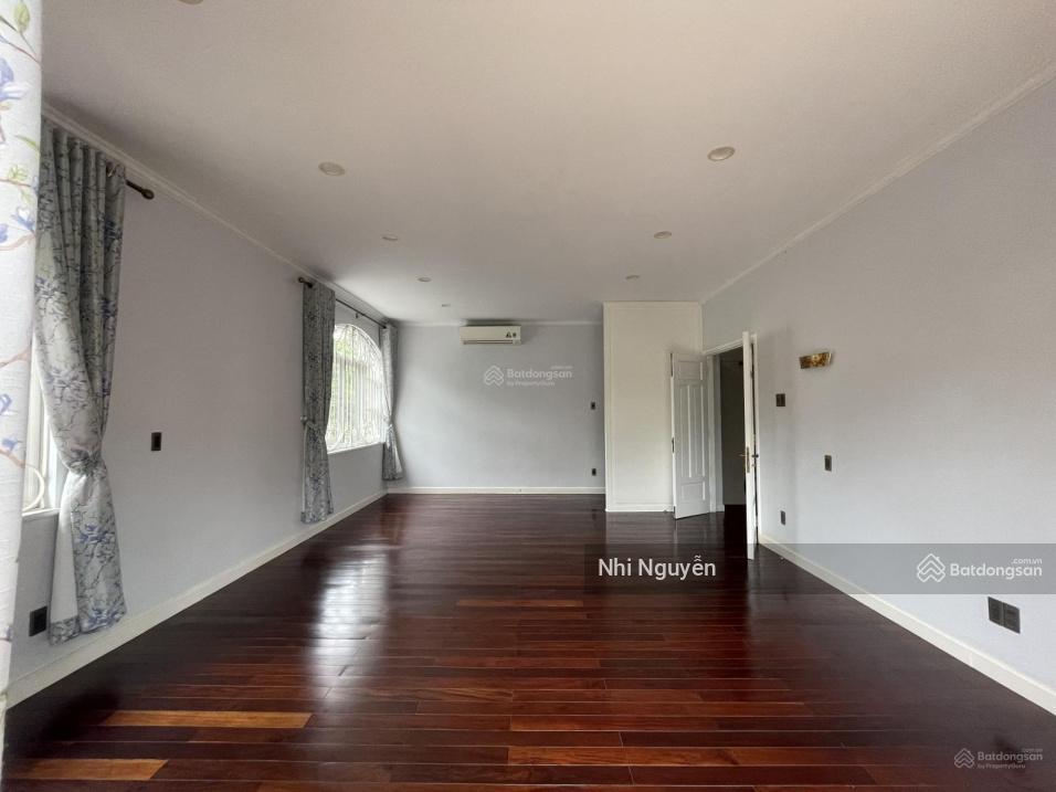 Cho thuê villa quận 2 450m2 5pn nội thất đầy đủ, vị trí thuận tiện,  xem nhà