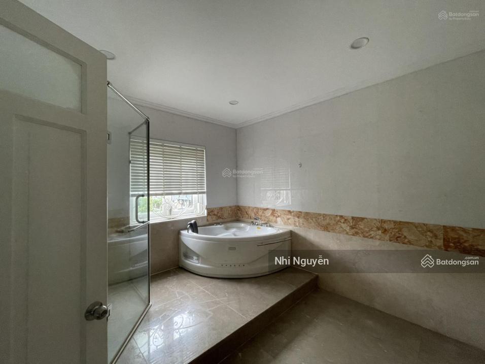 Cho thuê villa quận 2 450m2 5pn nội thất đầy đủ, vị trí thuận tiện,  xem nhà